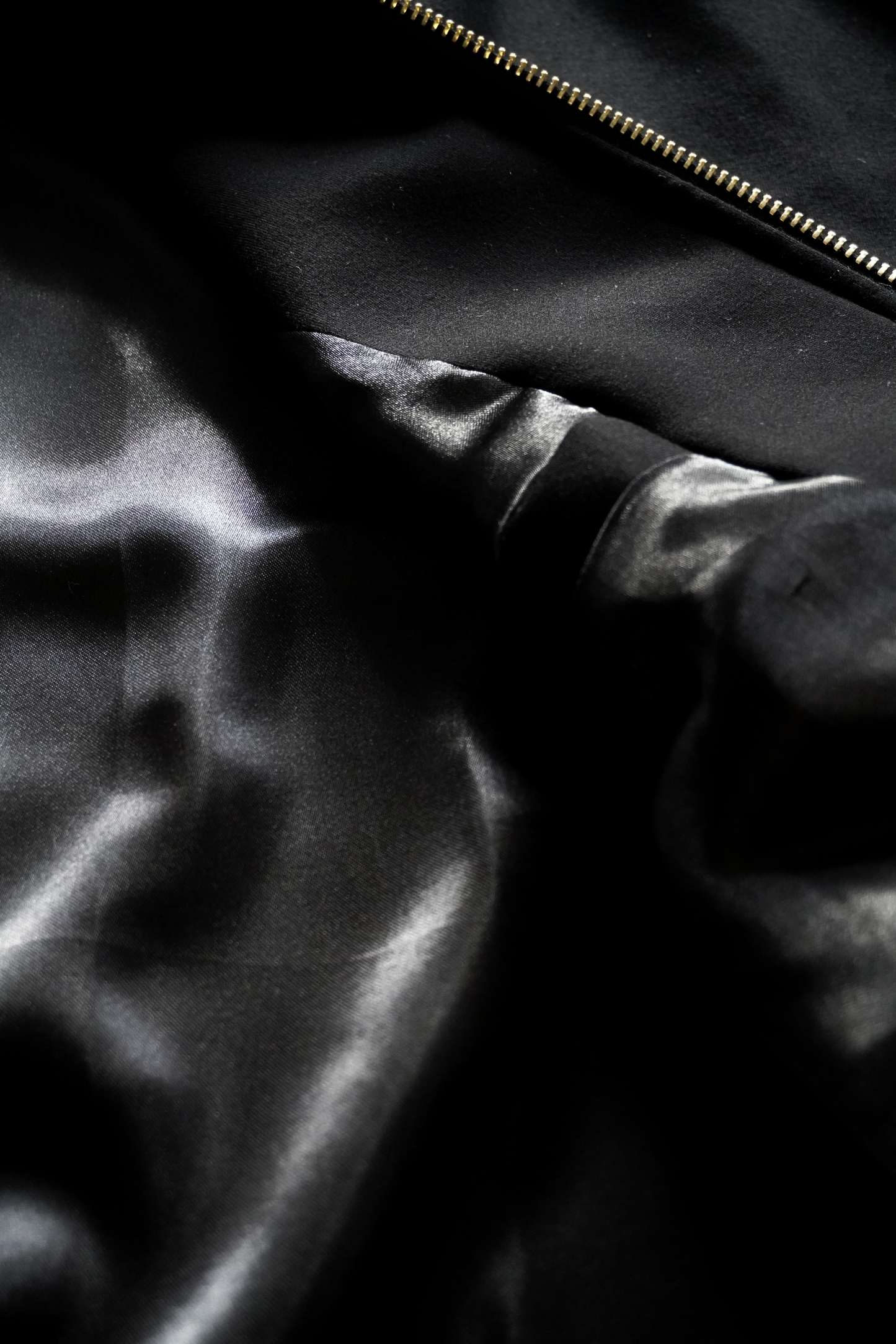 BILLIE CROPPED ZIP UP BLACK