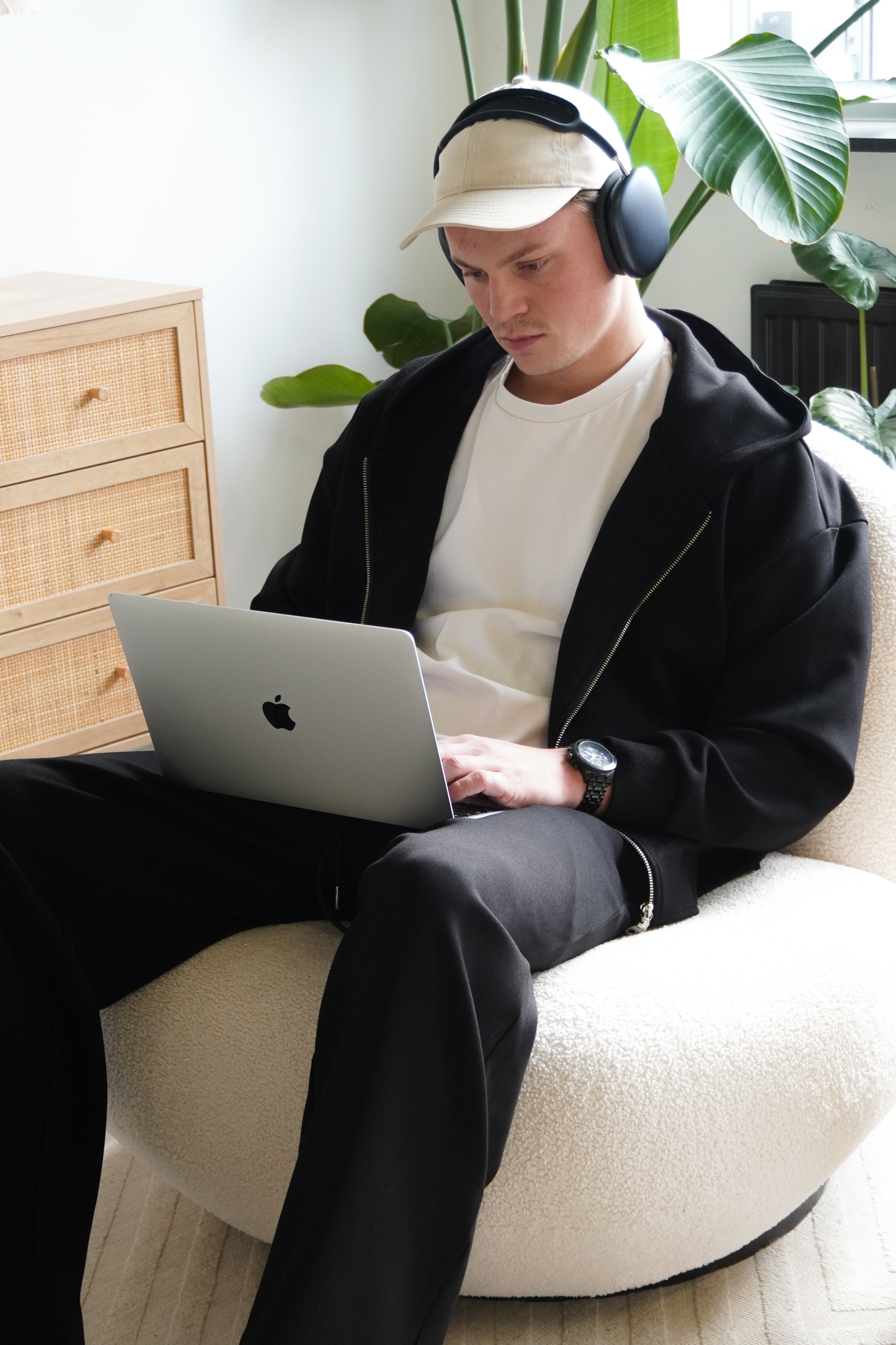 BILLIE CROPPED ZIP UP BLACK