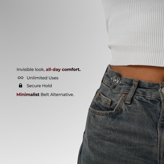 Persoon met een witte top en blauwe jeans met tekst op een grijze achtergrond