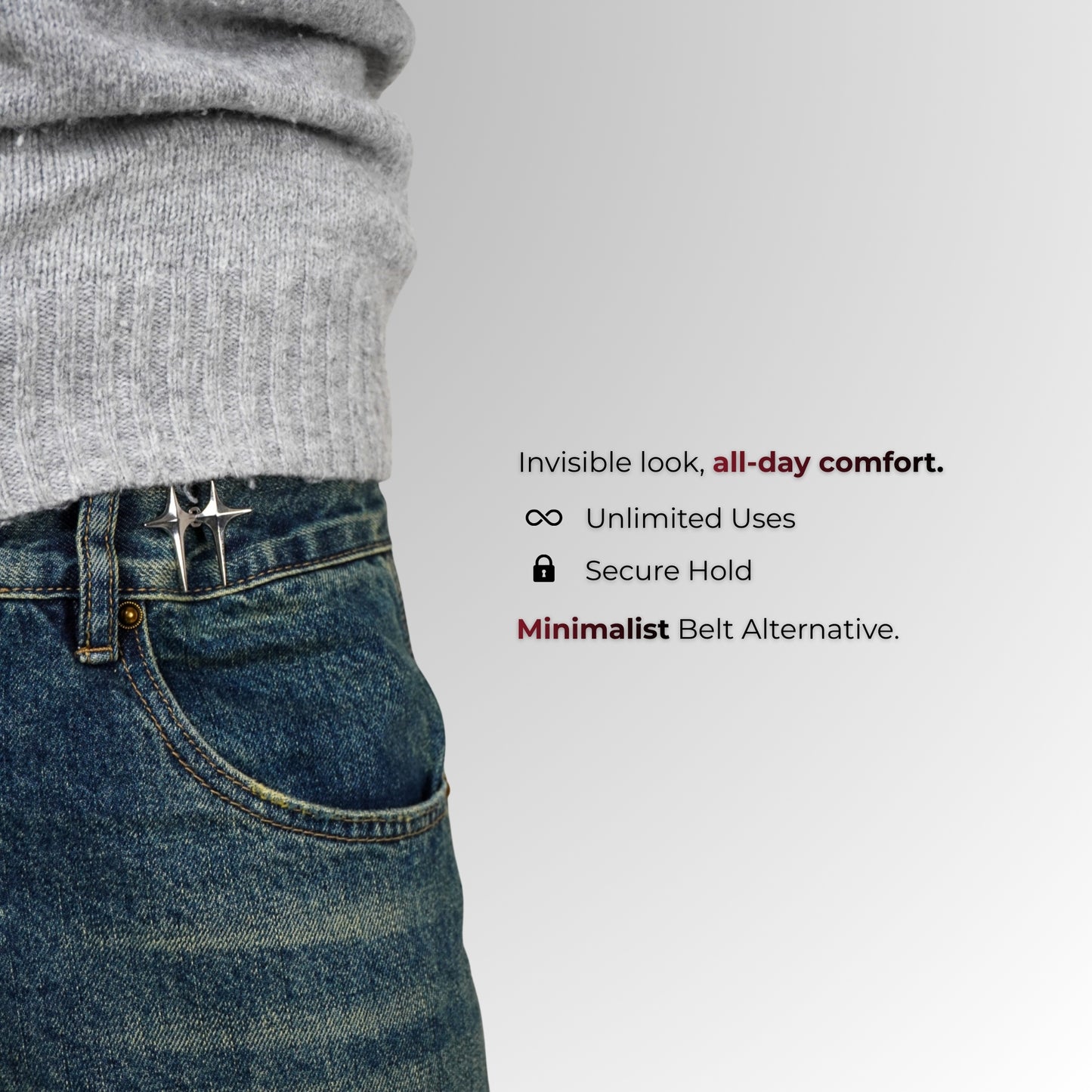 Persoon die een blauwe spijkerbroek met een riemclip draagt op een grijze achtergrond, met tekst over de kenmerken van het product.