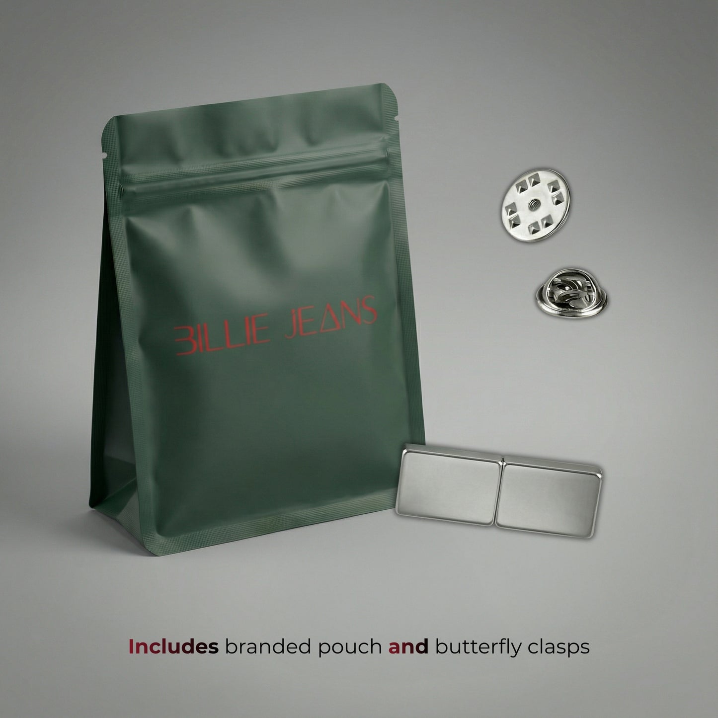 Groene merkzak met vlindersluitingen op een grijze achtergrond