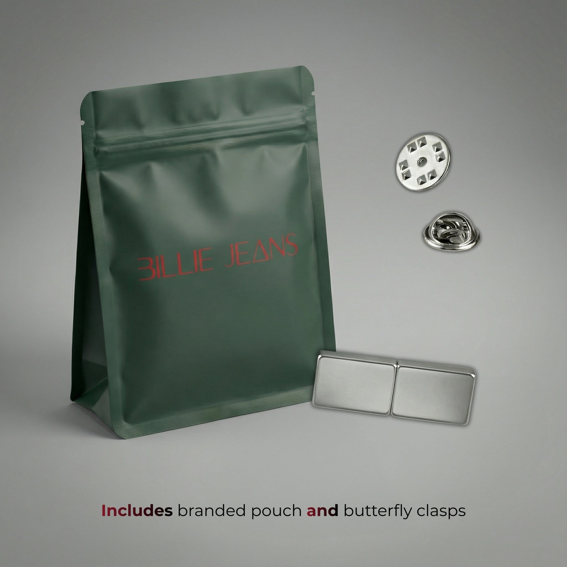 Groene merkzak met vlindersluitingen op een grijze achtergrond