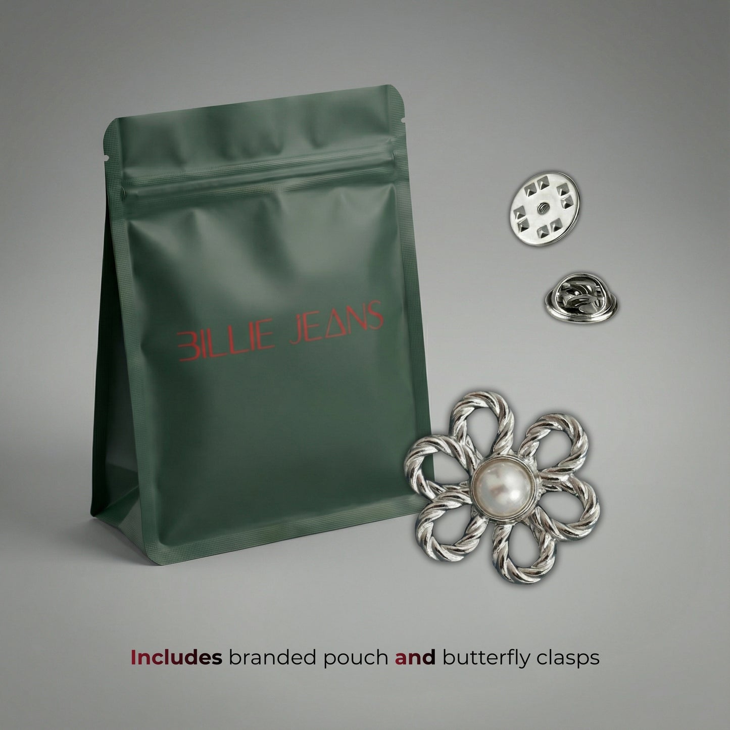 Groene merkzak met vlindersluitingen op een grijze achtergrond