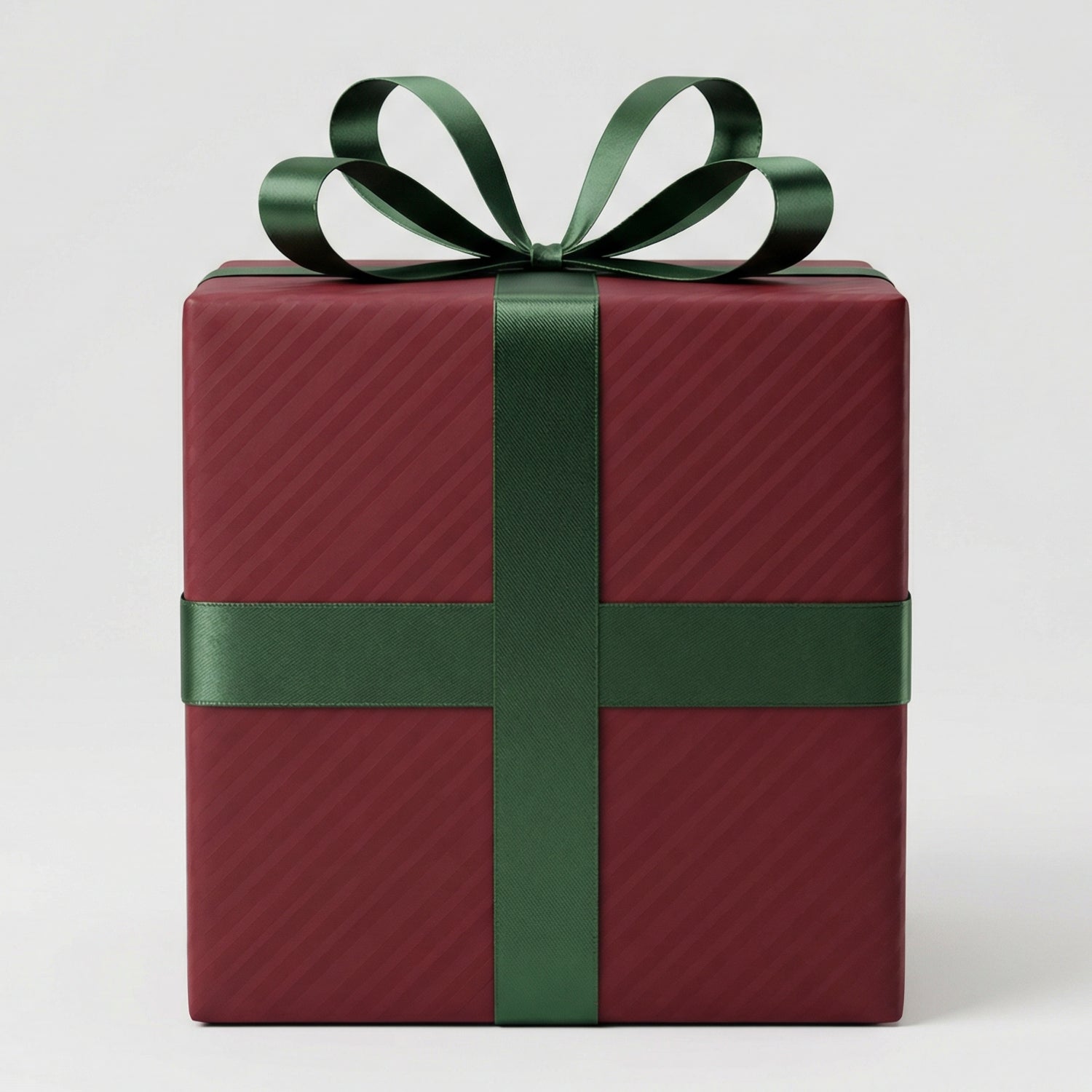 Rode geschenkdoos met een groen lint op een witte achtergrond